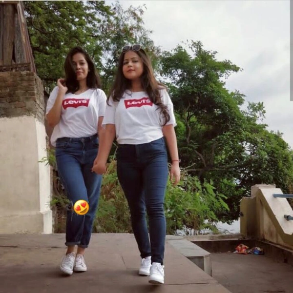 High Rise Jeans+Unisex Tshirt